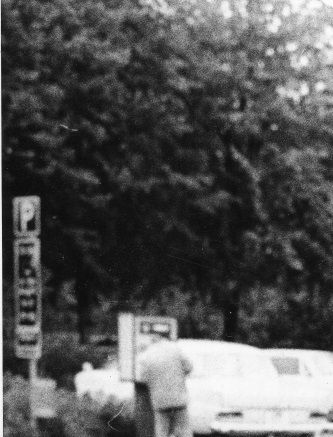 Sensommar 1971. Varvräknare har tillkommit och hastighetsmätaren flyttats upp. Klädseln är tidstypisk. Armepäls över den oundvikliga jeansjackan, skinnjeans och nu har man fått råd med stövlar också. Lägg märke till främre nummerskyltens placering.